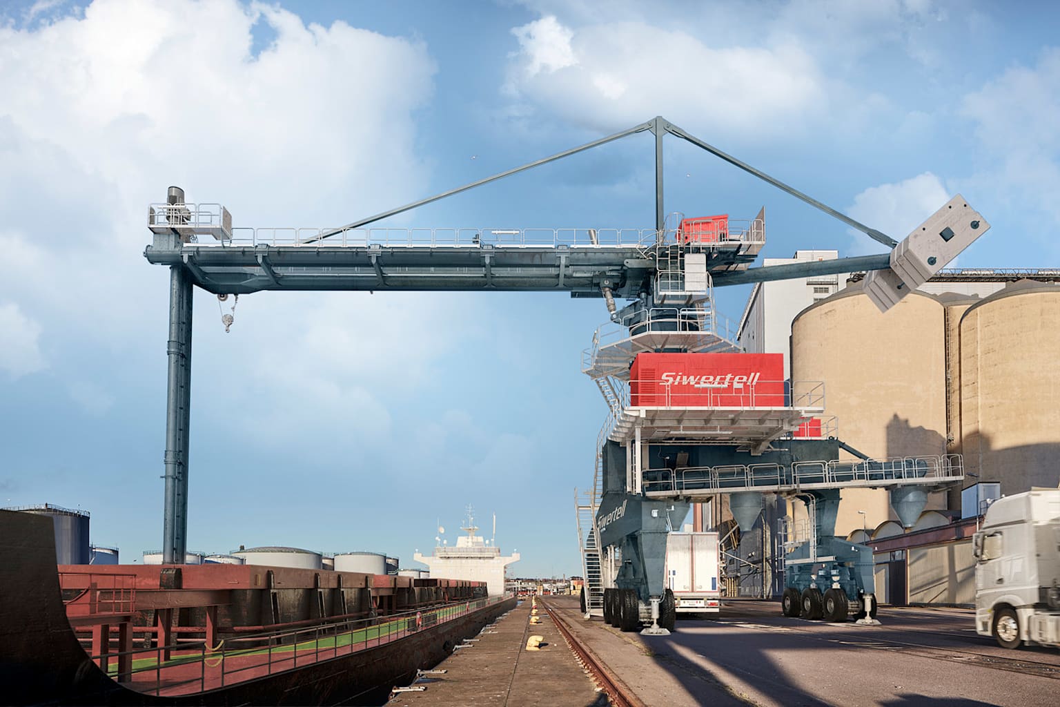 Bulk cargo handling at port